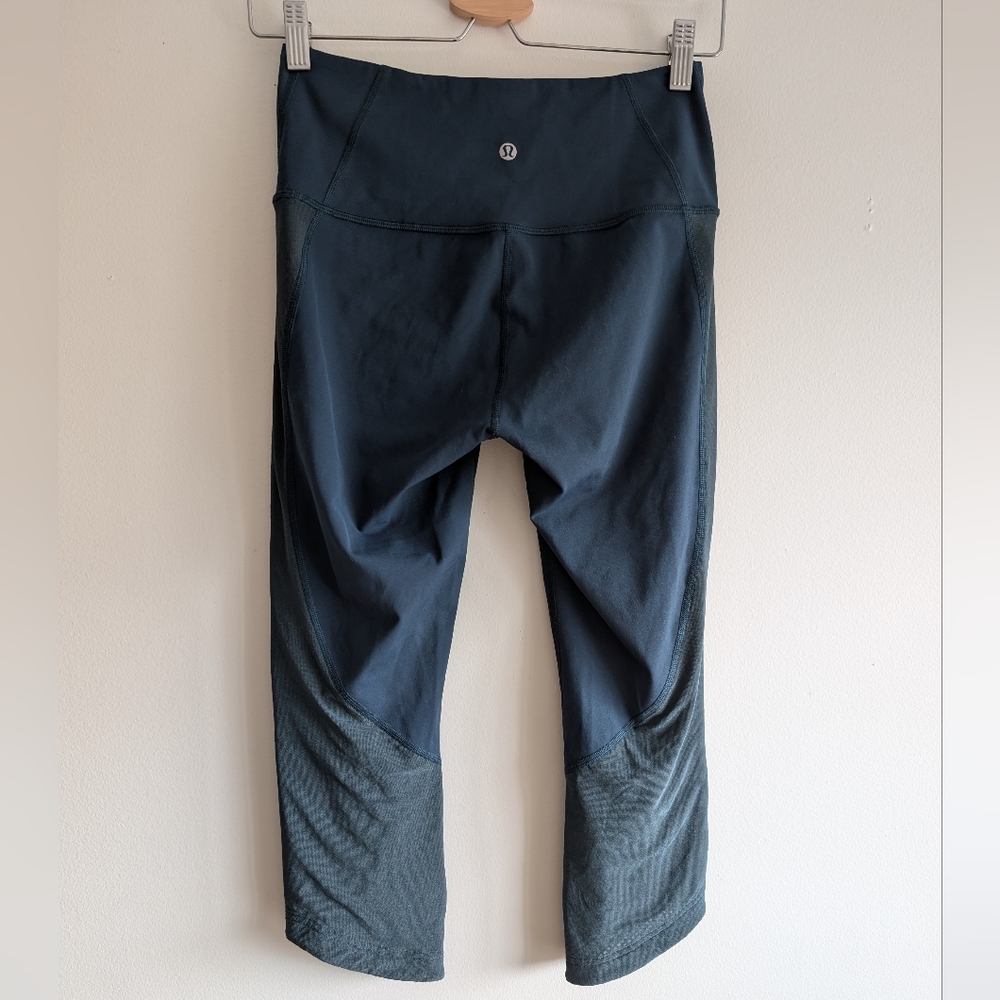 Lululemon Navy Blue Cropped Leggings